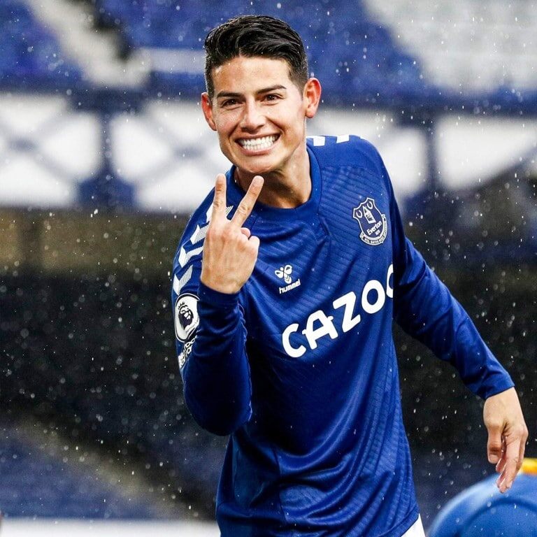 Фото-материалы взяты с источника https://twitter.com/search?q=%23эвертон&lang=eu