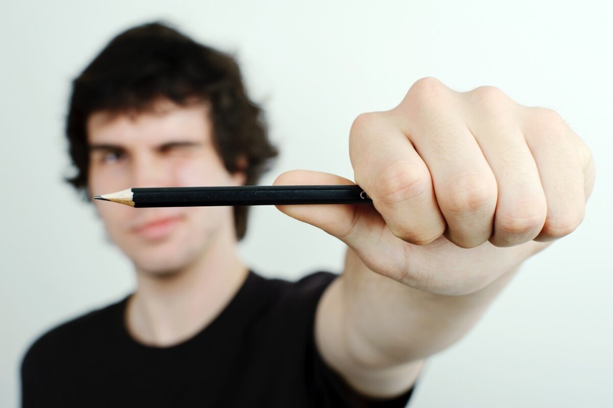 Обычный способ прикинуть на глаз, что и где располагается, таким способом пользуются многие профессионалы изобразительных искусств.