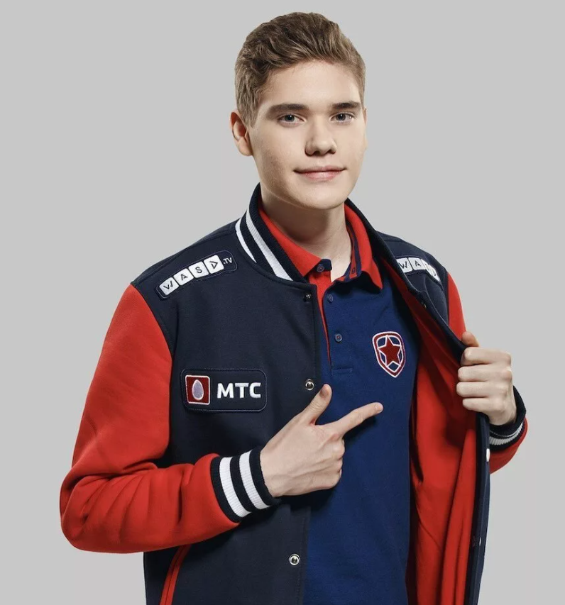 Вот и сам Gambit.Toose , его настоящее имя Илья Чернышов