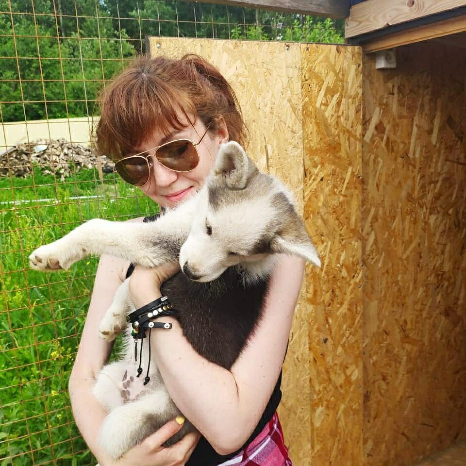 Даже такие малыши оказываются в приюте. Этот щенок уже дома))