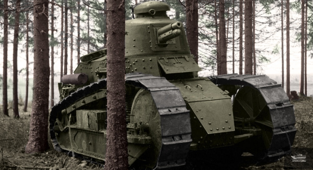 Одно из колоризированных фото.  Танк FT-17 в лесу.