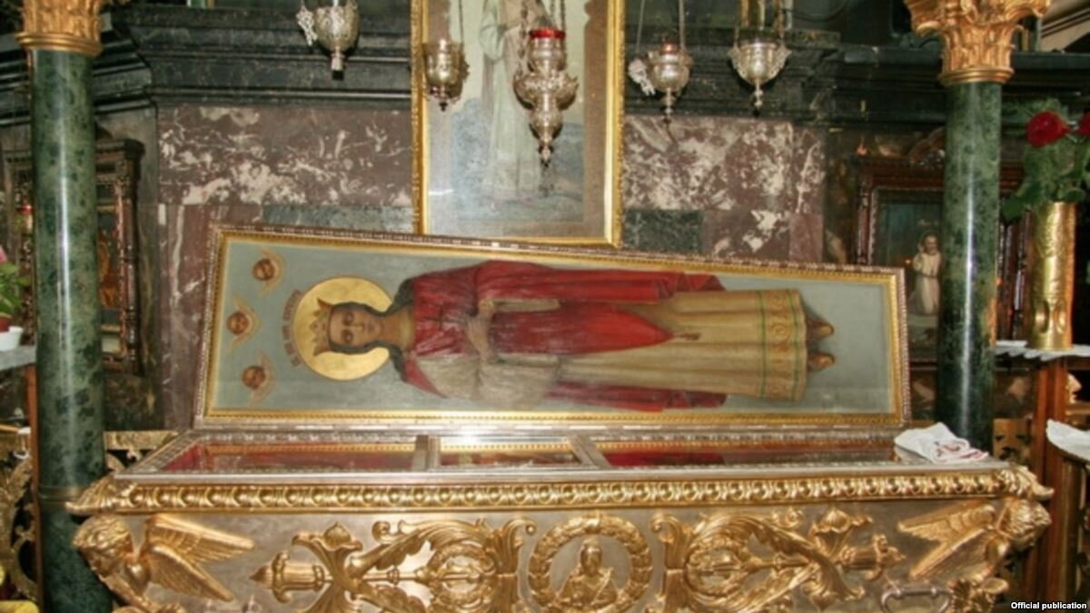 Фото из открытых источников интернета. Рака с мощами святой Варвары во Владимирском соборе Киева.