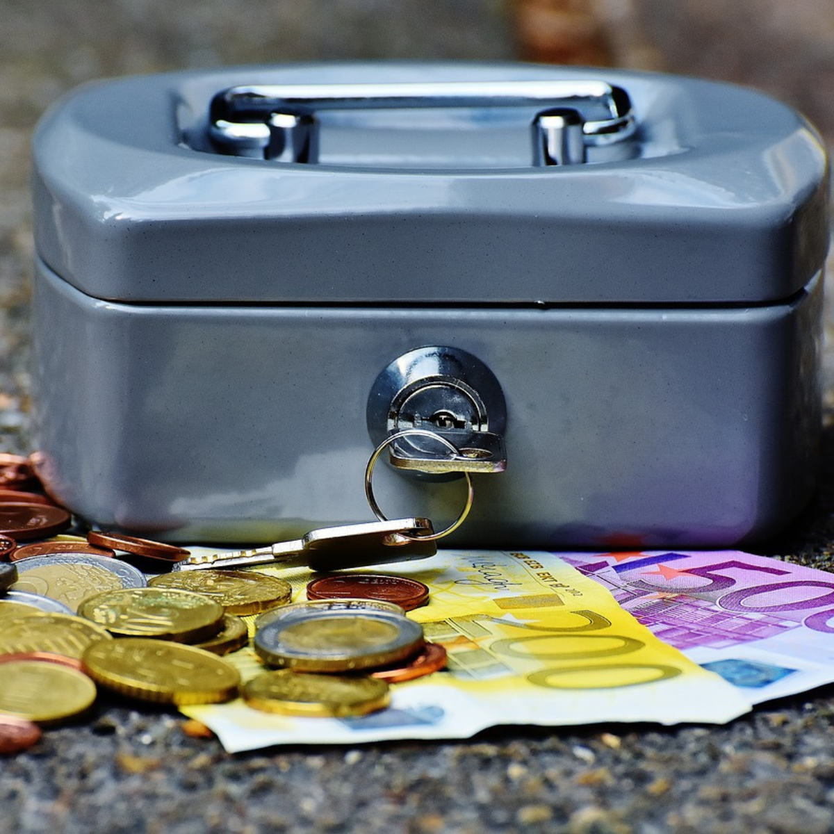 финансовая грамотность, успех, Фото: https://pixabay.com/ru/photos/касса-деньги-валюта-финансы-1642989/