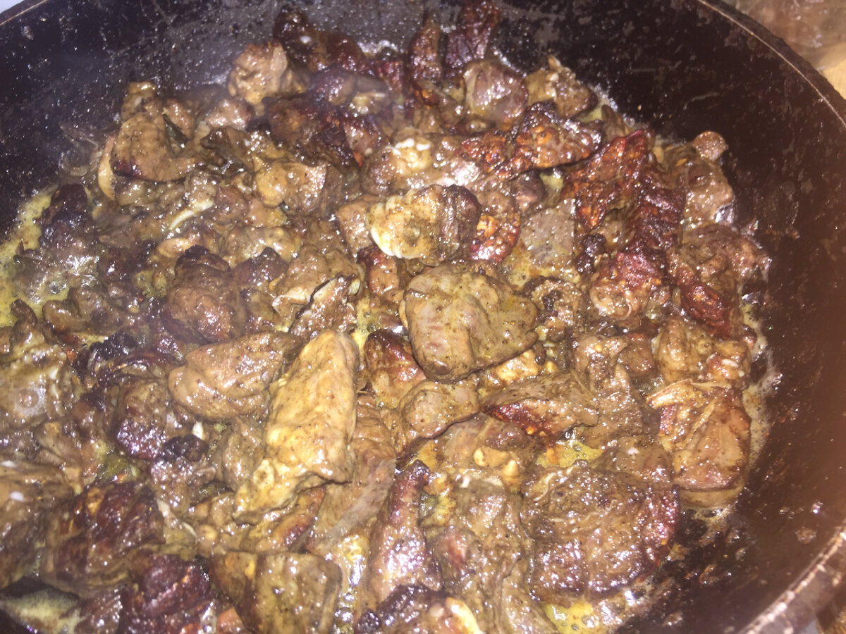 Жарим и не боимся передержать. Во время тушение лёгкое станет мягким.