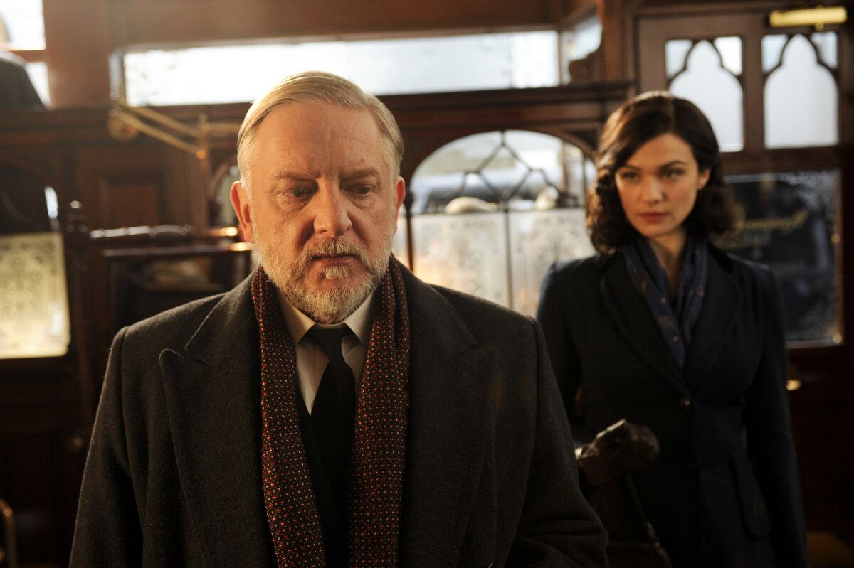 хелен маккрори глубокое синее море. Helen mccrory глубокое синее море(2016). том хиддлстон и рейчел вайс. глубокое синее море 2016 хелен маккрори. глубокое синее море теренс реттиген.