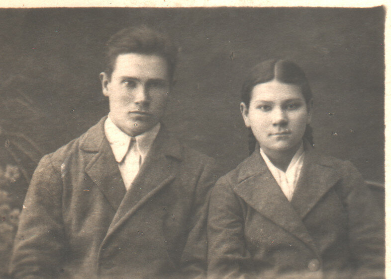 Моя пра-бабушка Мария Васильевна с братом Дмитрием (7 класс)