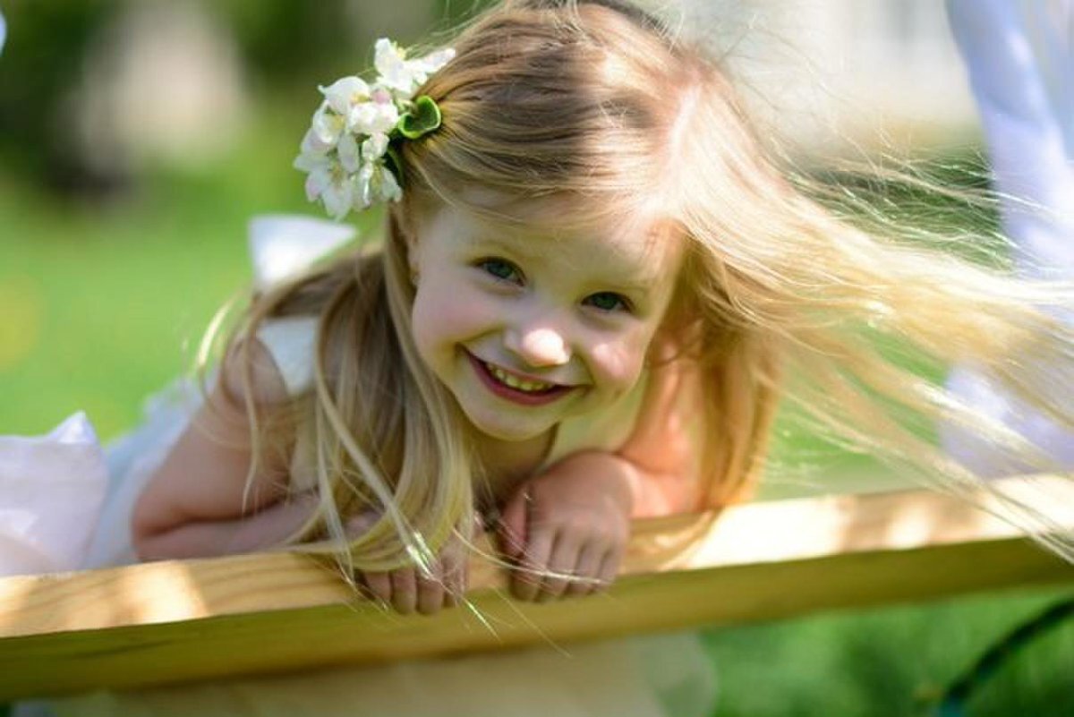 Улыбайтесь чаще милая. Радостное лицо ребенка. Ребенок улыбается. Счастливый ребенок. Дети радуются.
