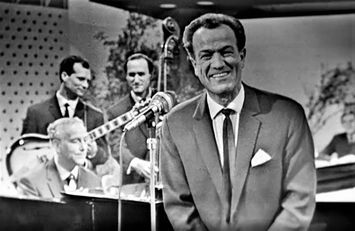 Кадр из программы "Голубой огонек". Первомайский" (1965)