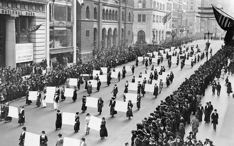 Демонстрация суфражисток в Лондоне в 1907 г.