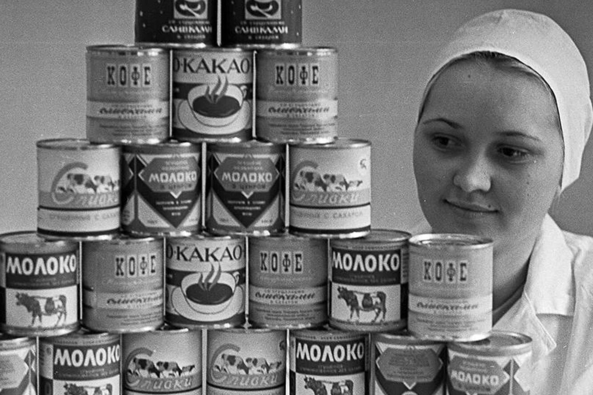 Идут времена, меняются продукты. упаковки, качество, состав. А ведь некоторые из них были символами целой эпохи, вспомните авоську со стеклянными бутылками с молоком, например.-9