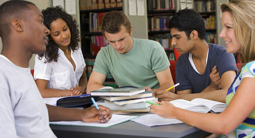 Хочет обучиться. Американские студенты. Students studying. Картинки иностранные студенты с вопросами.