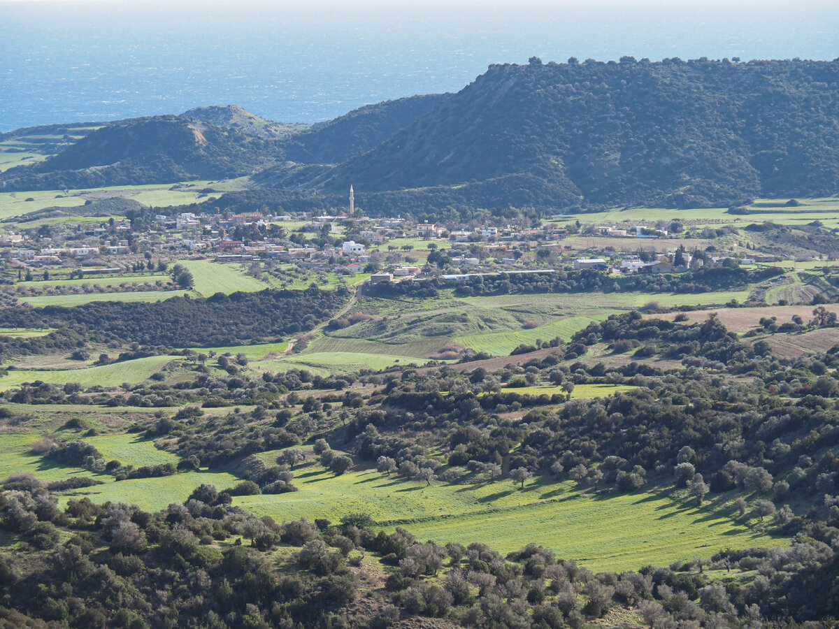 Карпасские горы в центральной части полуострова