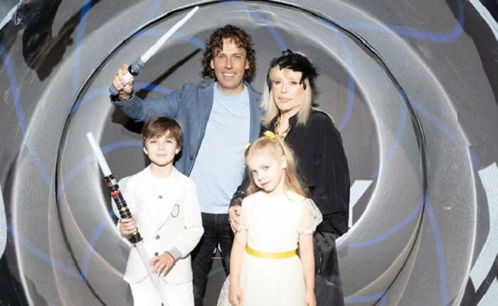 Алла Пугачева и Максим Галкин с двойняшками