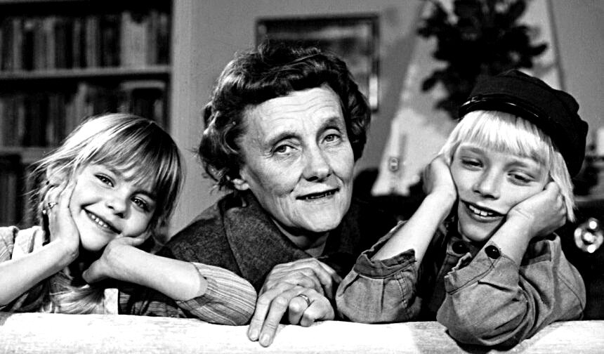 Астрид с детьми.