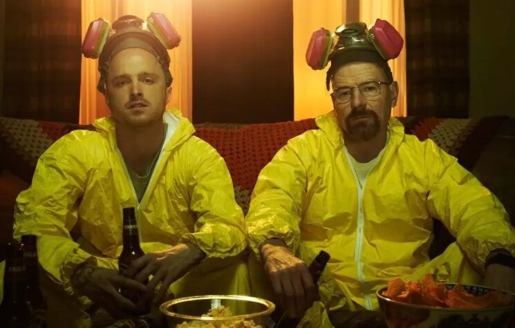Пинкман в сериале Во все тяжкие (Ломая кровать))) Имя самого актера не помню)