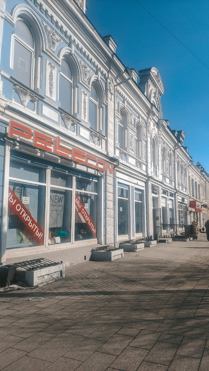 Красиво! Но рекламное безумие - бич всех городов. Фото автора 