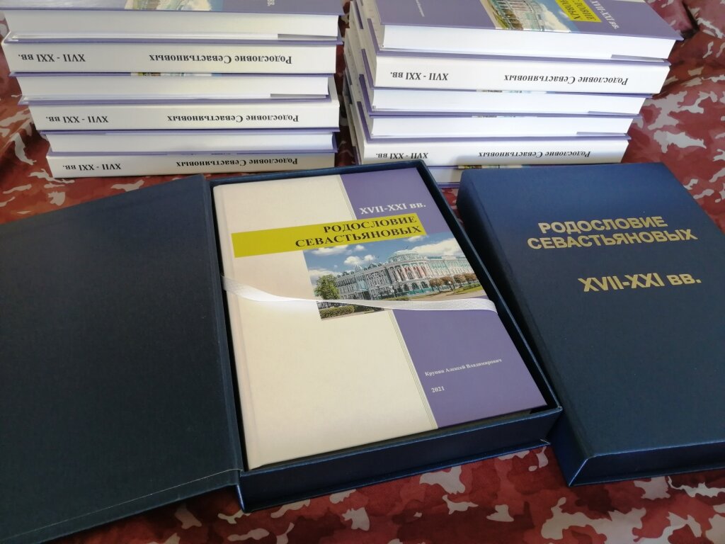 Книга-коробка с магнитным клапаном.