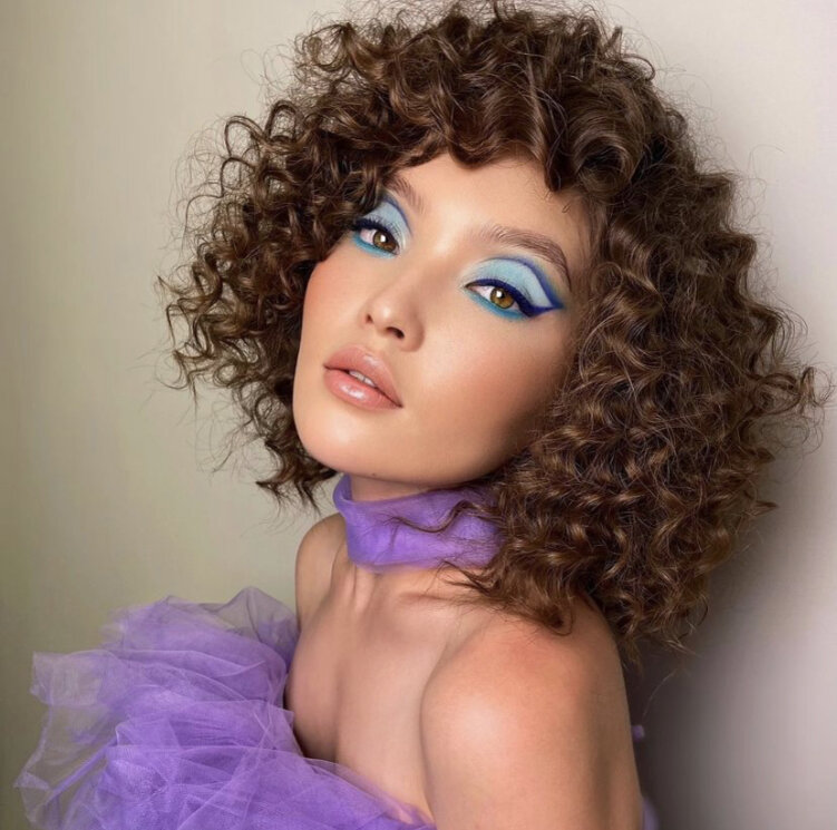 Афро кудри — тренд сезона весна-лето 2022