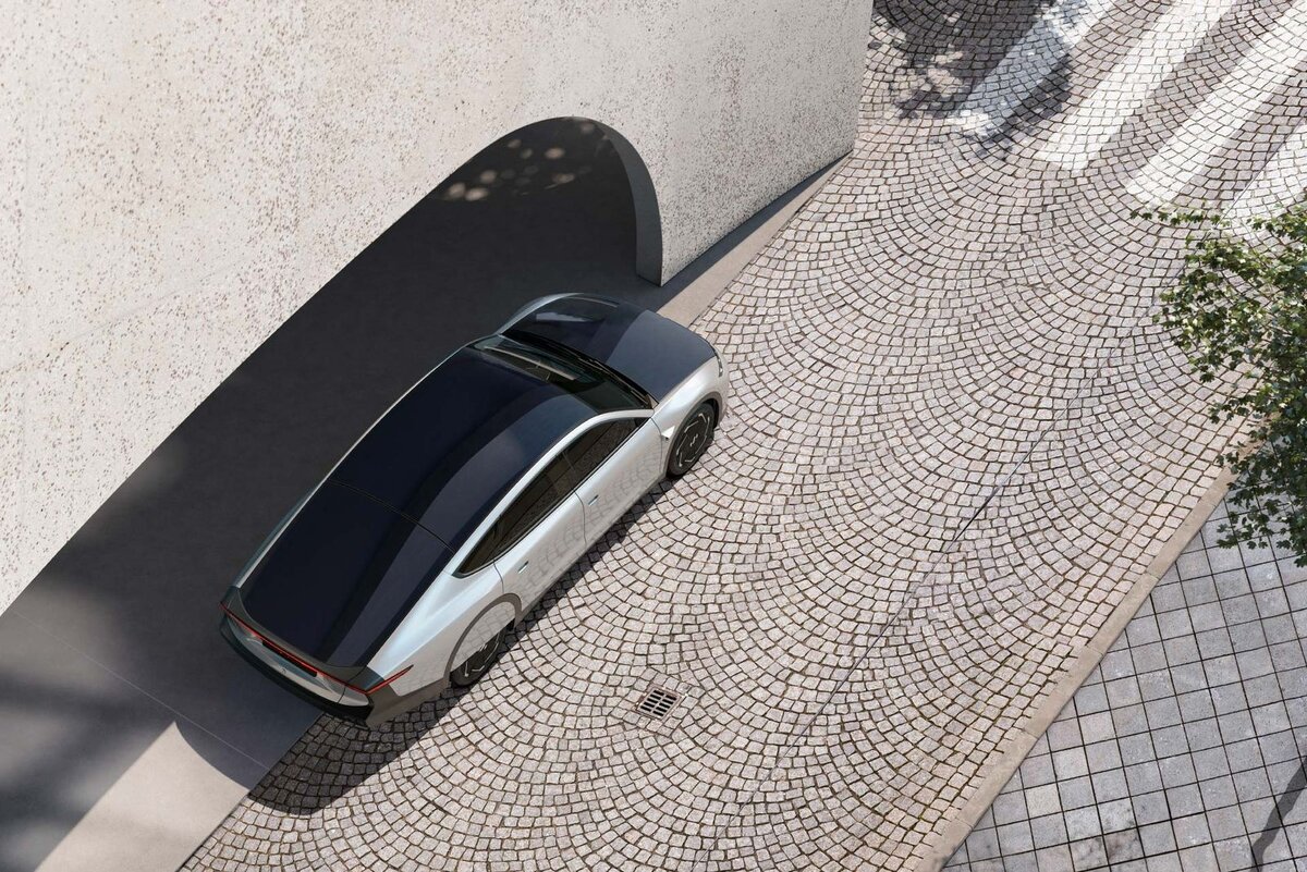 Автомобильный стартап Lightyear, разрабатывающий транспортные средства на солнечных батареях, представил первую серийную версию электромобиля Lightyear 0.-2