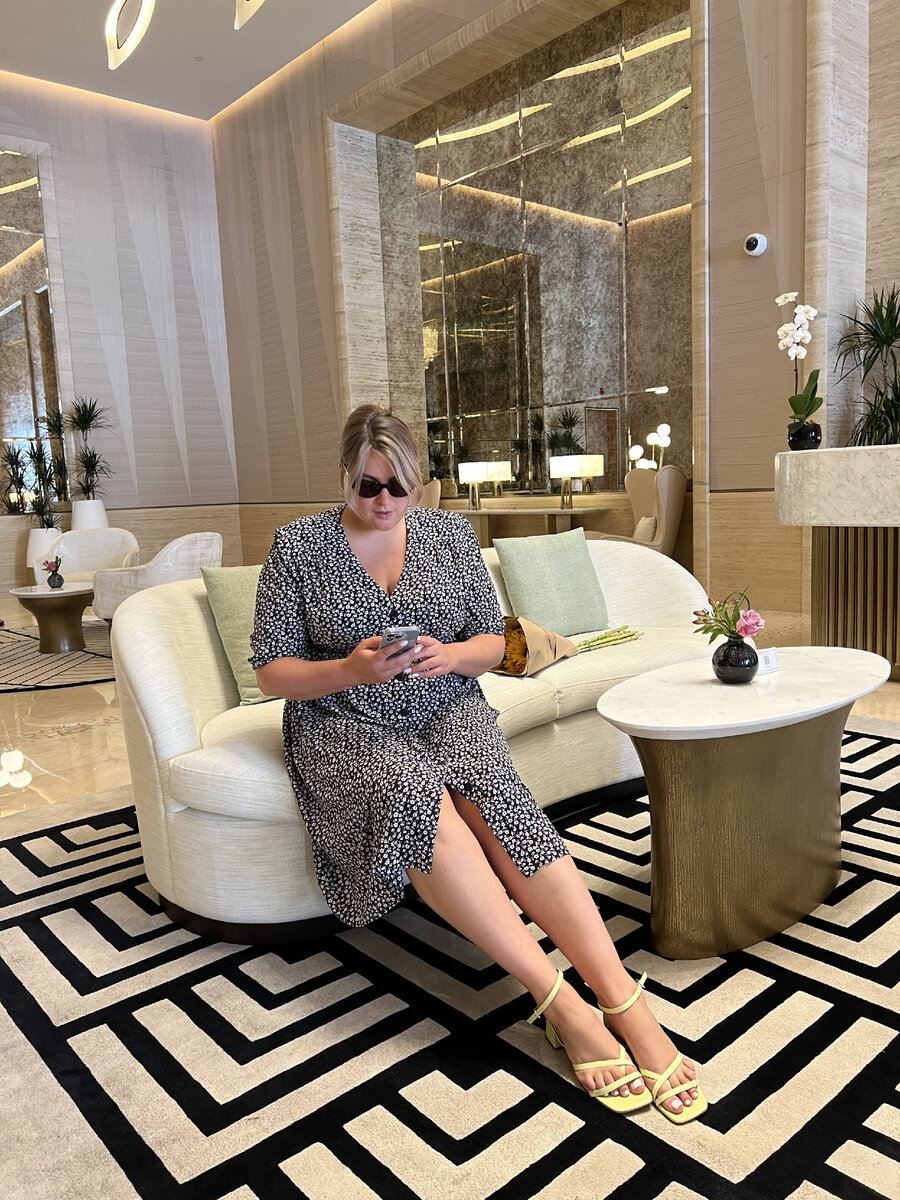 Я в 2022 году в командировке в Дубае налаживаю сотрудничество с новыми партнерами-поставщиками тканей для нашего производства.