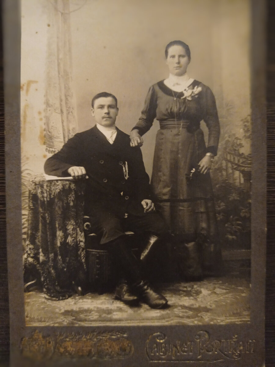 Иван Андреевич и его жена Александра Афанасьевна 