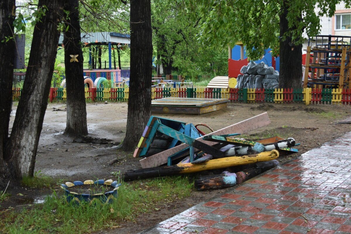 Детские сады белогорска амурской. 54 Садик Белогорск. Детские площадки в городе. Современная детской площадки. Детская площадка в России.