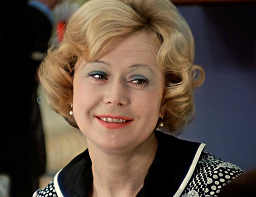 "Служебный роман" кадр из к/ф источник Яндекс картинки