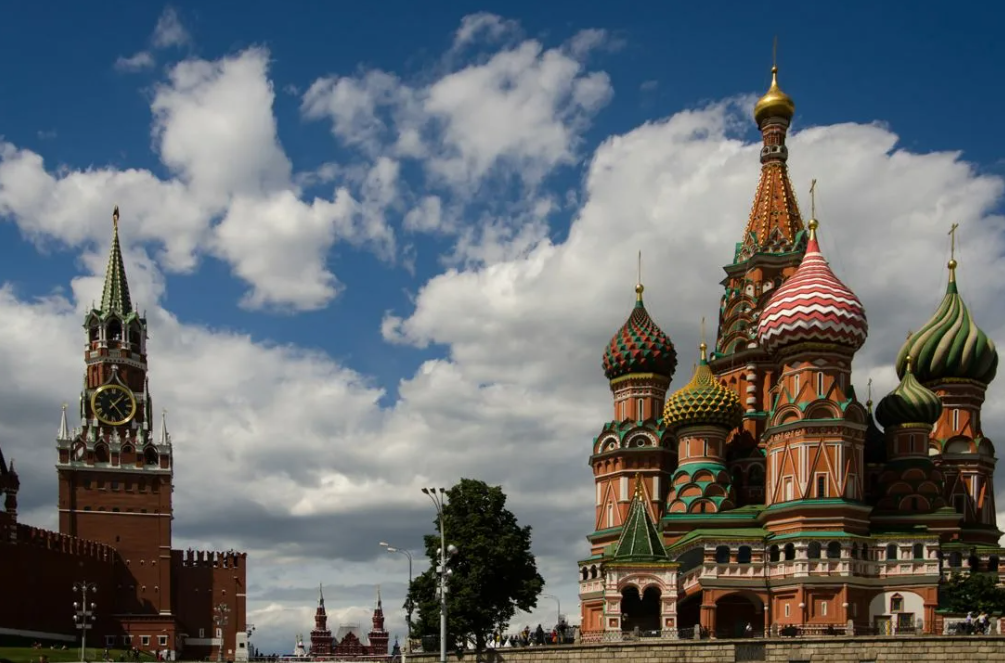 Москва святой город. Москва Спасская башня и храм Василия Блаженного. Василия Блаженного собор Московского Кремля. Кремль храм Василия Блаженного. Храм Василия Блаженного (1554 – 1561).