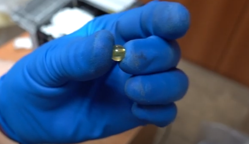 Вынимаем драм-картридж с тонер-картриджем. 