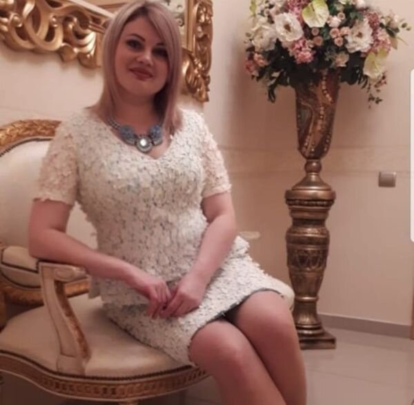 Лариса Линник: «Молодожены часто узнают регистратора на улице, возвращаются в ЗАГС с детьми — это дорогого стоит!».