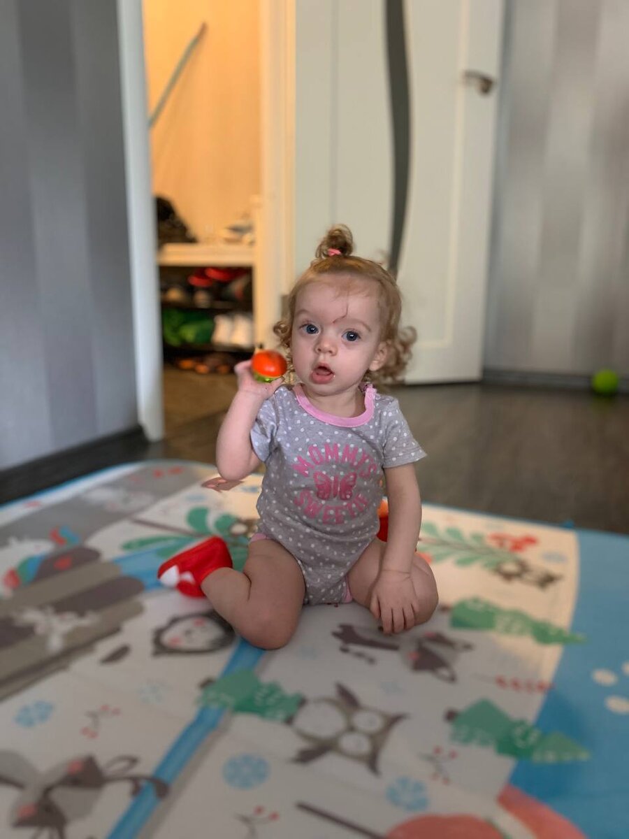 Анютин первый день с Викой - нашей няней