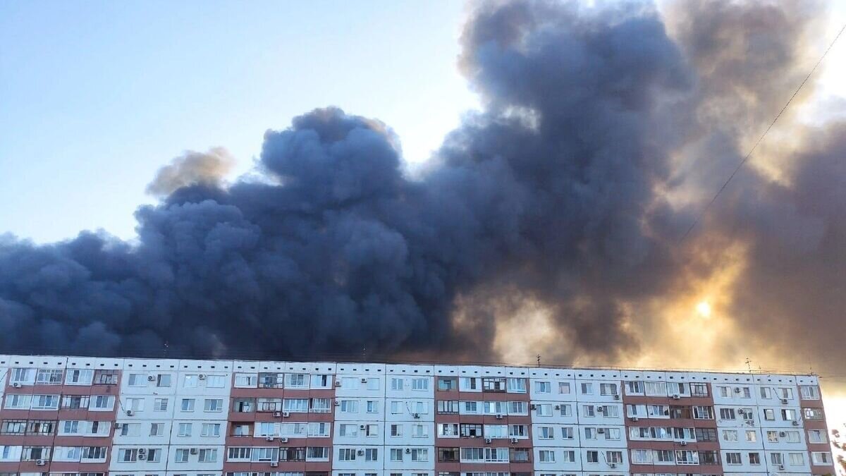 Пожар 31 августа. Волжский пожар. Пожар на рынке в Волжском