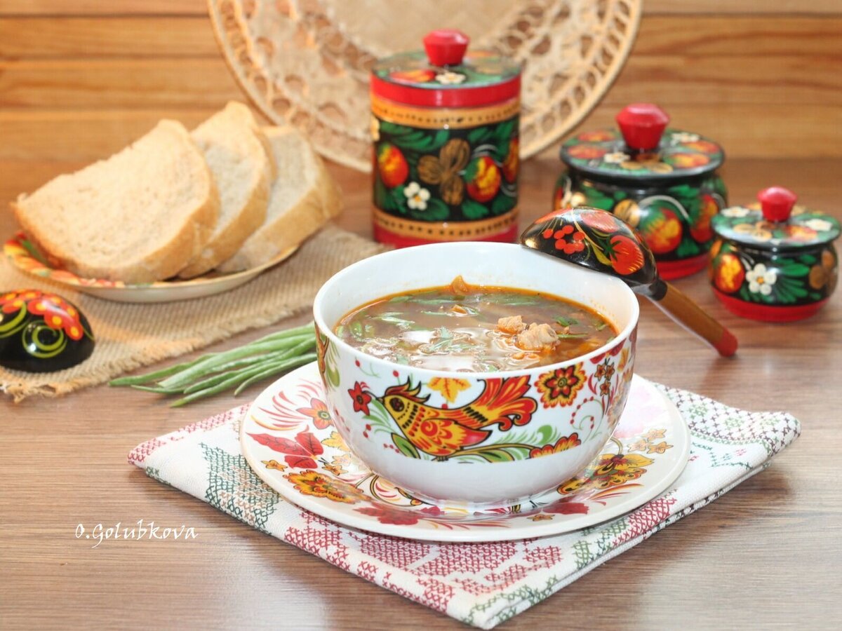    Щи со свиными ребрышками и курицей