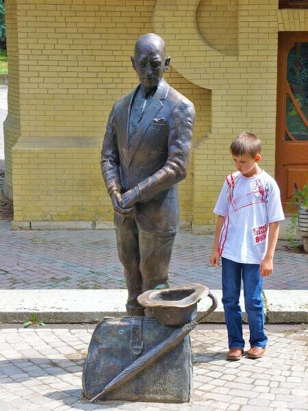    Памятник Кисе Воробьянинову в Цветнике Пятигорска Фото: LxAndrew, по лицензии CC BY-SA 3.0