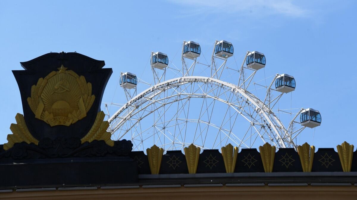    Колесо обозрения "Солнце Москвы" на ВДНХ© РИА Новости / Кирилл Каллиников