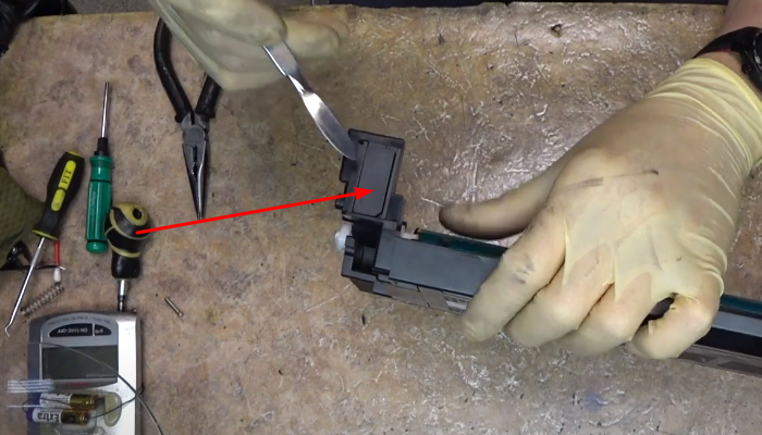 Фото 97. Устанавливаем пружину