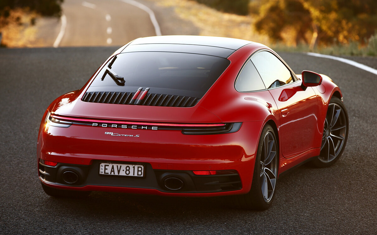 Порше 911 Каррера 2015