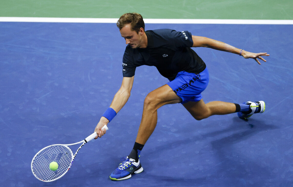    Даниил Медведев  EPA-EFE/BRIAN HIRSCHFELD