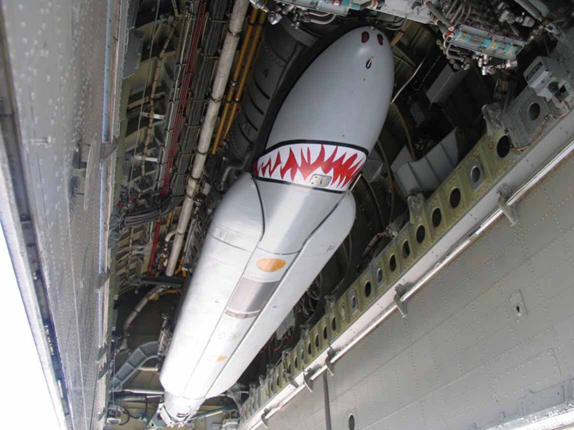 Х-555 и Х-1010 запускается с самолёта, летящего со скоростью не более 1000 км/ч на высоте до 12 км. После отделения от носителя ракета снижается до 40-100 м и продолжает маршевый полёт.