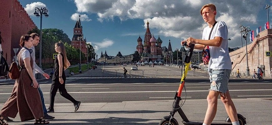 В России изменился статус электросамокатов и аналогичных устройств © Константин Кокошкин / Известия