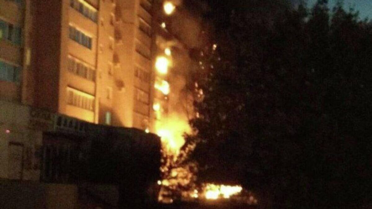    Пожар на месте падения Су-34 в Ейске. Кадр из видео очевидца