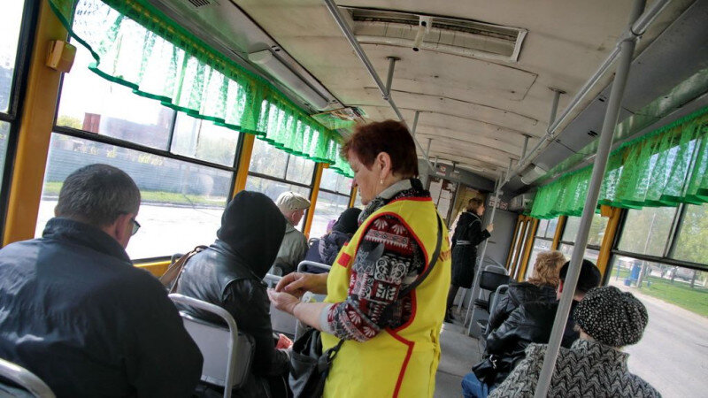     В трамвае. Кондуктор. Михаил Хаустов