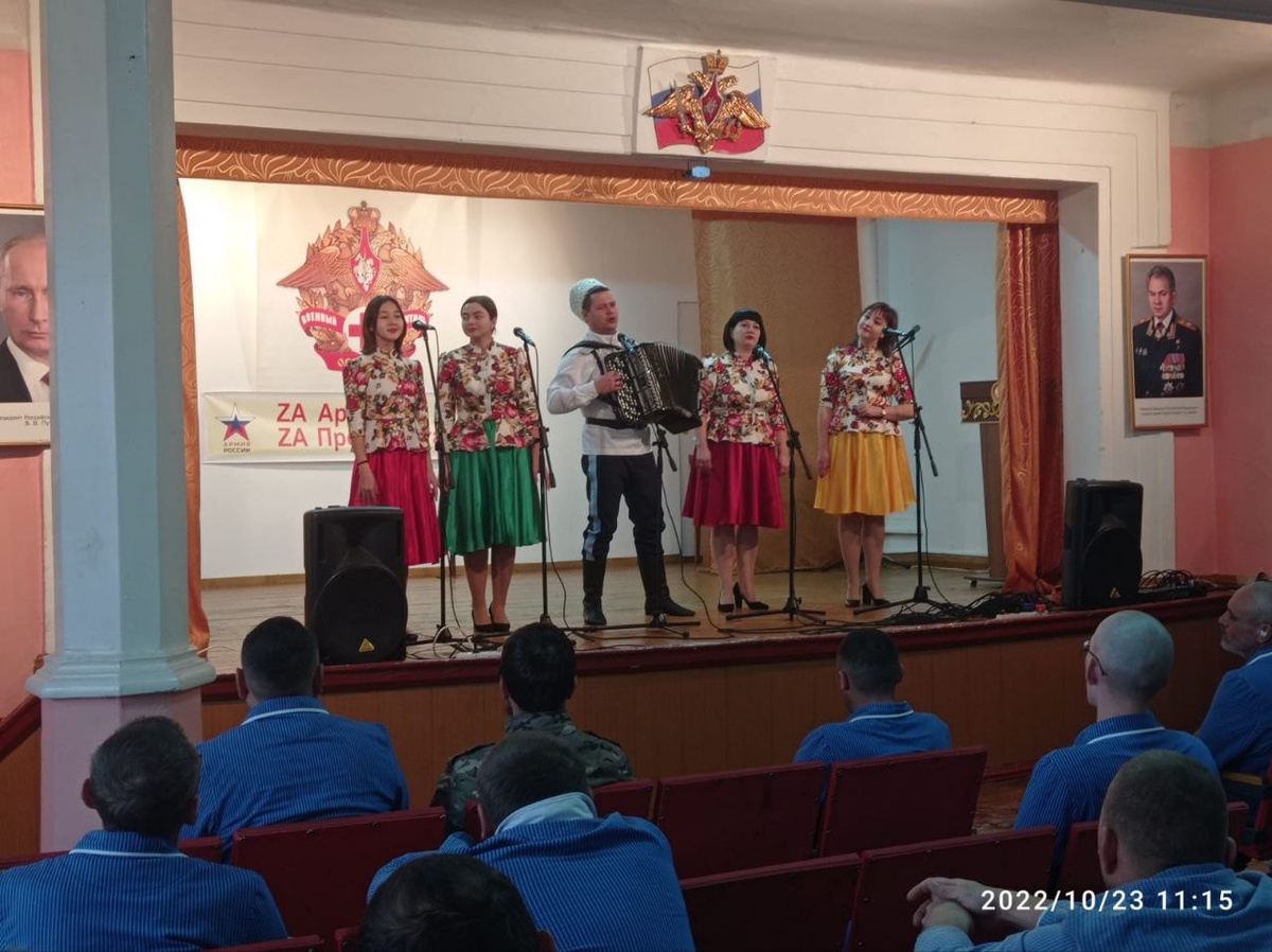  📷    В Оренбургском военном госпитале организовали концерт и угощения для раненых в ходе СВО бойцов Андрей Севостьянов