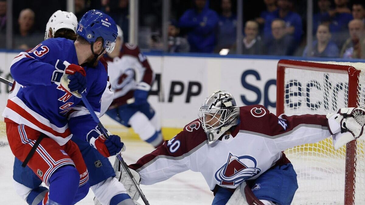    Голкипер "Колорадо Эвеланш" Александр Георгиев против "Нью-Йорк Рейнджерс"© Фото : twitter.com/avalanche