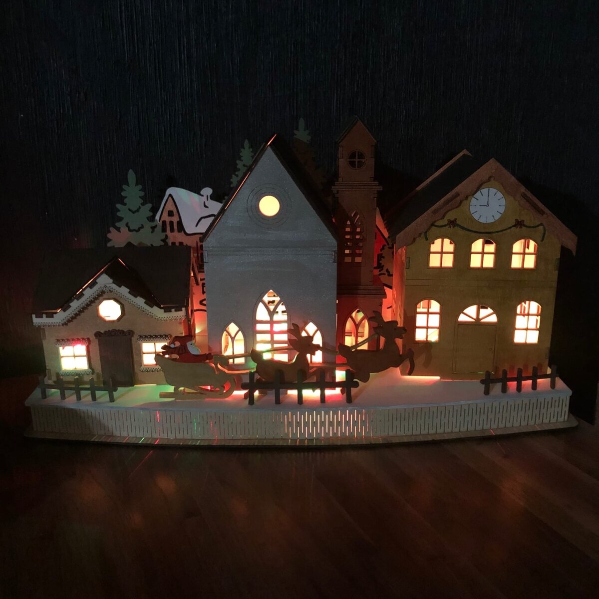 "Рождественская деревня" со светодиодной гирляндой