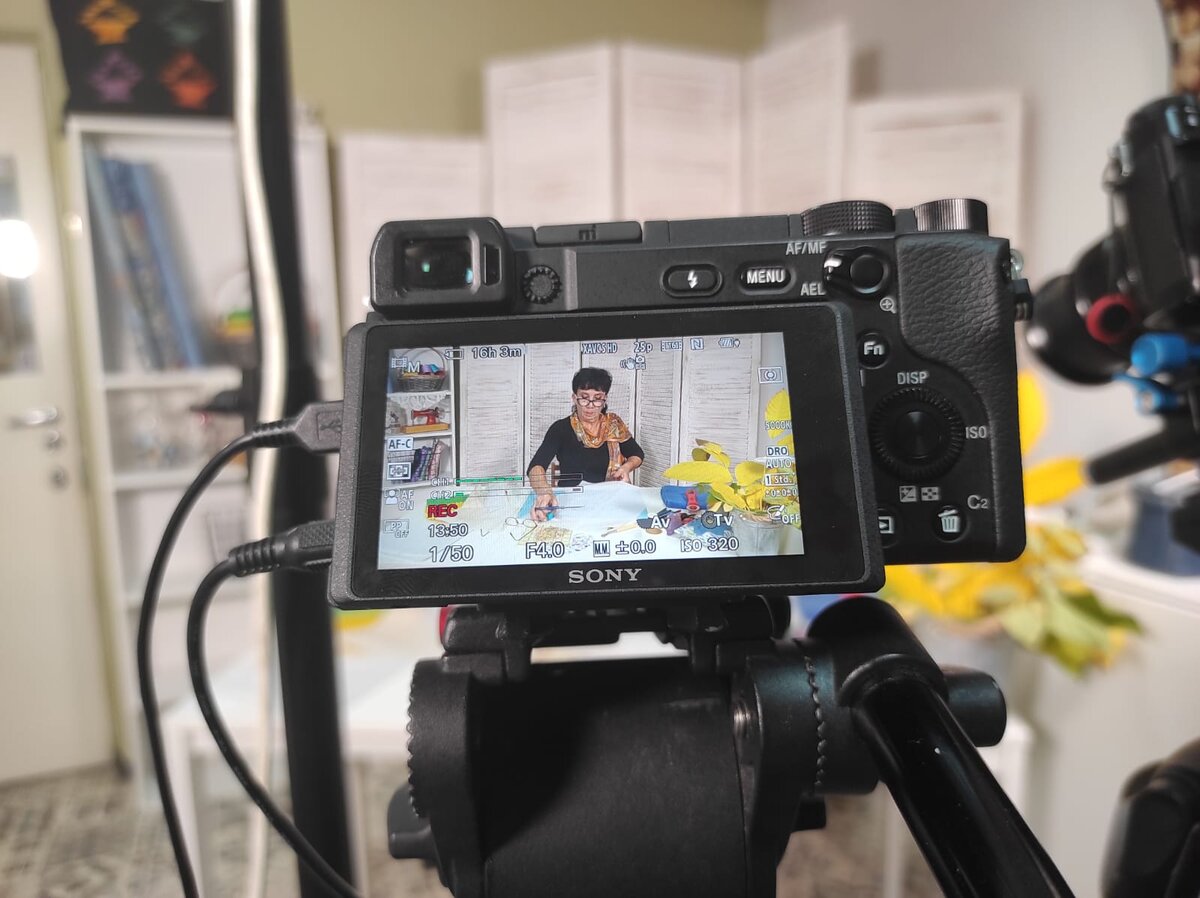 Работа кипит! Снимаем на три камеры, чтобы всё было видно