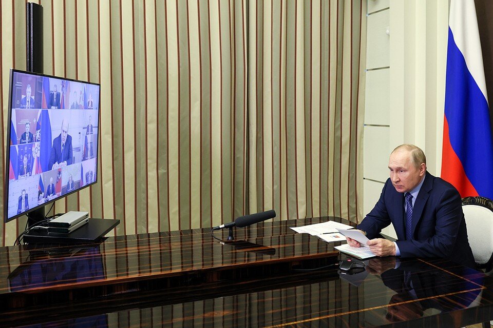     Глава страны призвал поощрять конкуренцию между производителями и разработчиками. Фото: Алексей Бабушкин/ТАСС