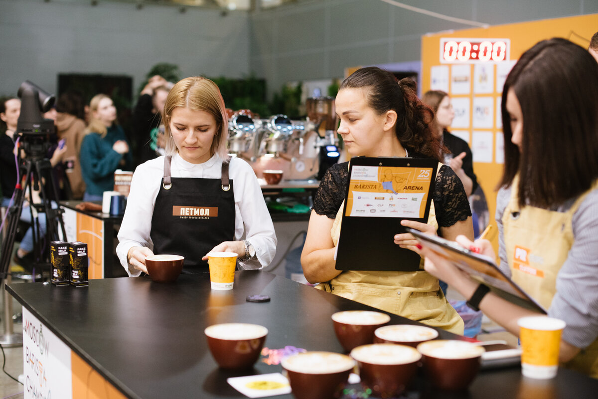 Олени, медведи и попугаи в вашем кофе: интервью с чемпионкой Latte Art  Battle | PIR-COFFEE | Дзен