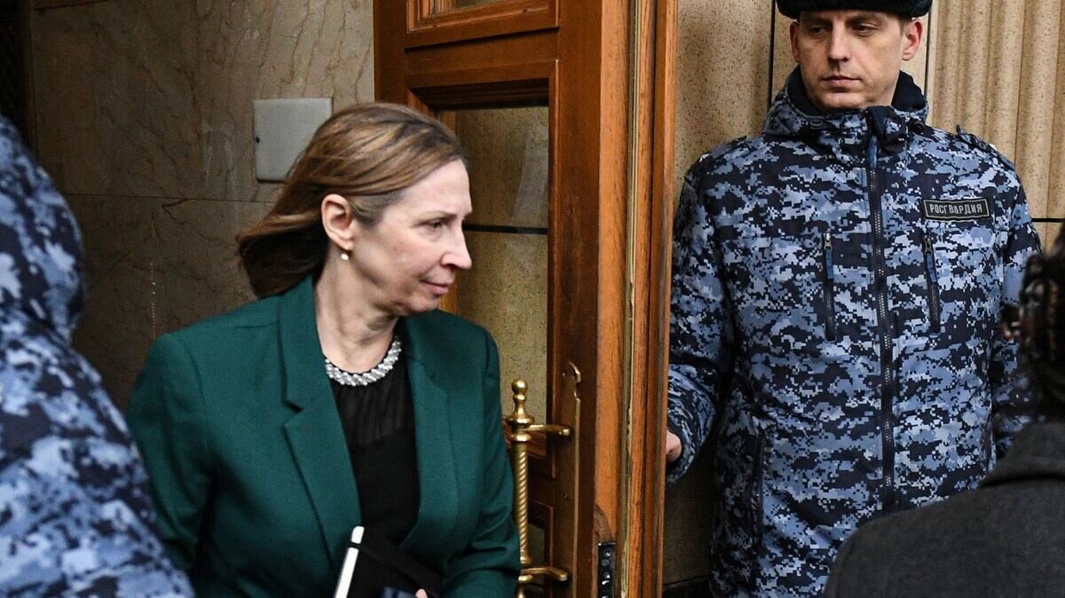    Новый посол США Линн Трейси у здания МИД РФ© РИА Новости / Максим Блинов