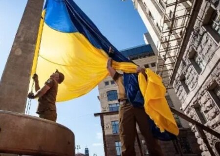    Не дождавшись обещанных «Абрамсов» и «Леопардов», Украина требует увеличить поставки вооружения